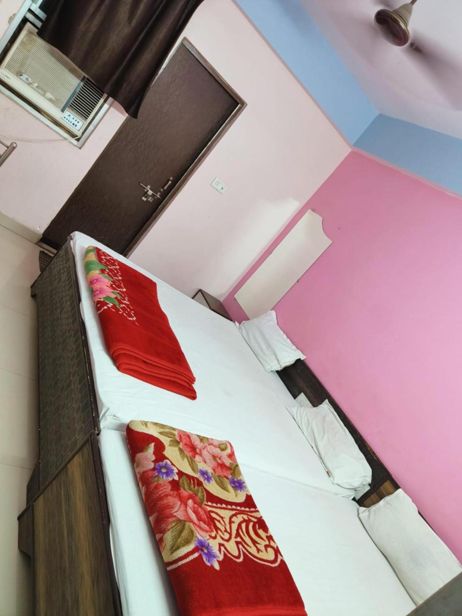 Goroomgo The Shivay Guest House Inn Варанаси Екстериор снимка